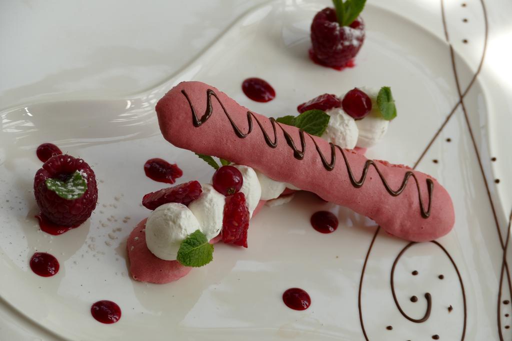 Logis Hotels Le Champalud Restaurant La Citadelle Oree-d'Anjou Εξωτερικό φωτογραφία