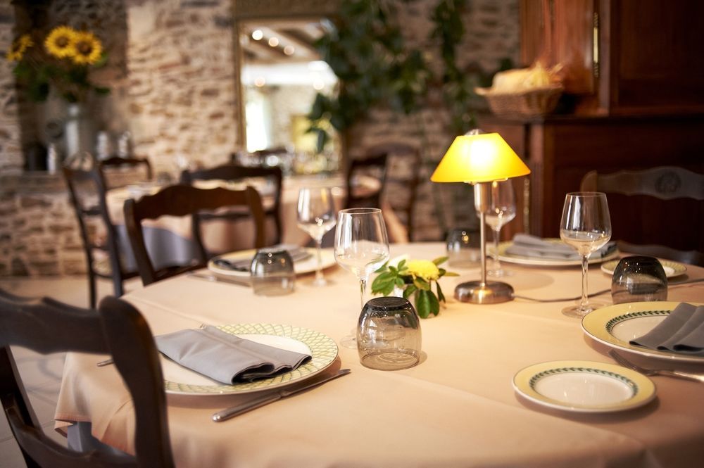 Logis Hotels Le Champalud Restaurant La Citadelle Oree-d'Anjou Εξωτερικό φωτογραφία