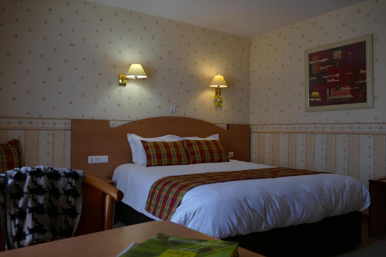 Logis Hotels Le Champalud Restaurant La Citadelle Oree-d'Anjou Εξωτερικό φωτογραφία